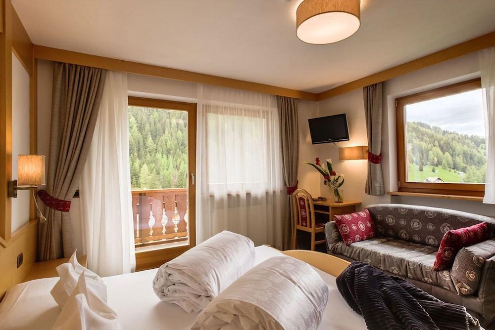 Hotel Muliac เซลวาดีวัลการ์เดนา ภายนอก รูปภาพ