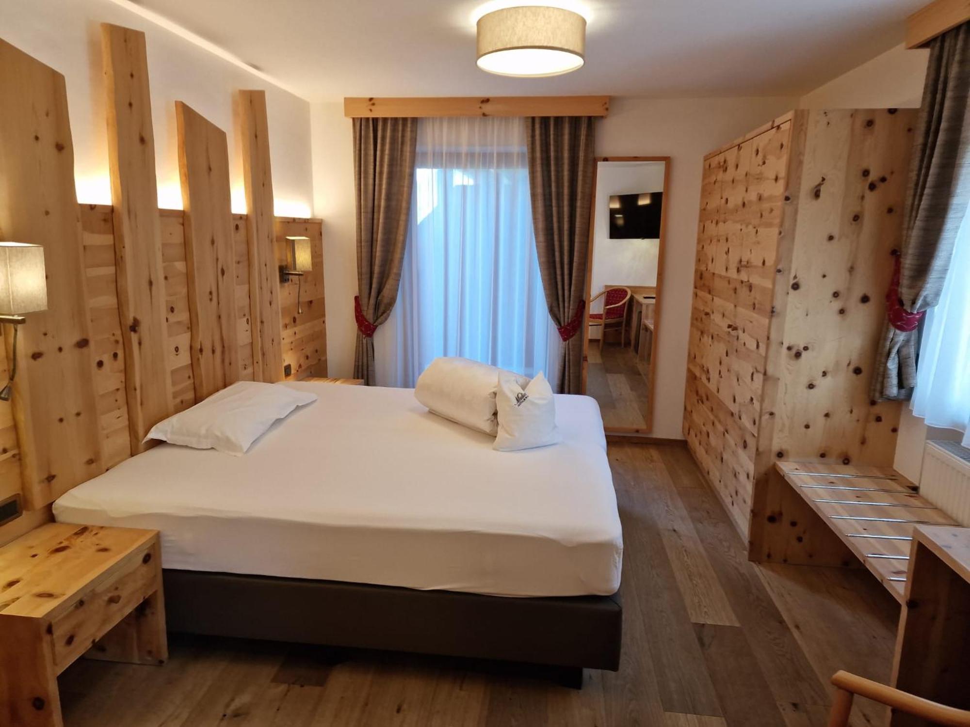 Hotel Muliac เซลวาดีวัลการ์เดนา ภายนอก รูปภาพ