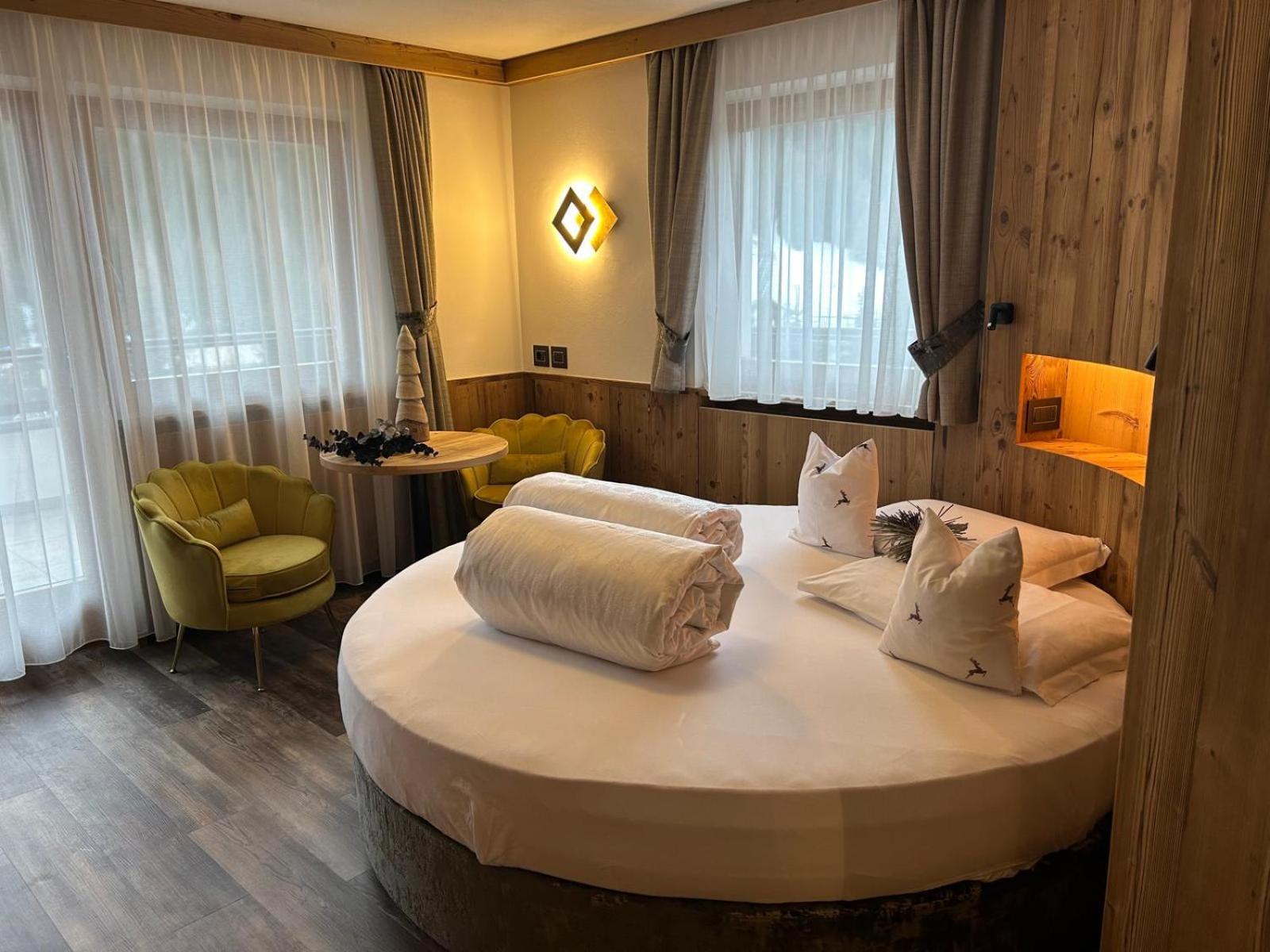 Hotel Muliac เซลวาดีวัลการ์เดนา ภายนอก รูปภาพ