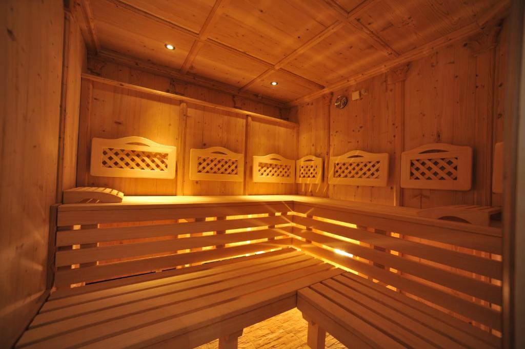 Hotel Muliac เซลวาดีวัลการ์เดนา ภายนอก รูปภาพ
