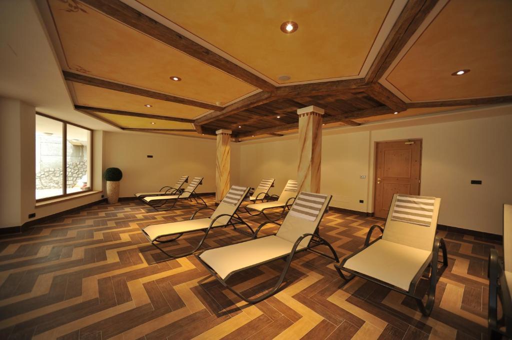 Hotel Muliac เซลวาดีวัลการ์เดนา ภายนอก รูปภาพ