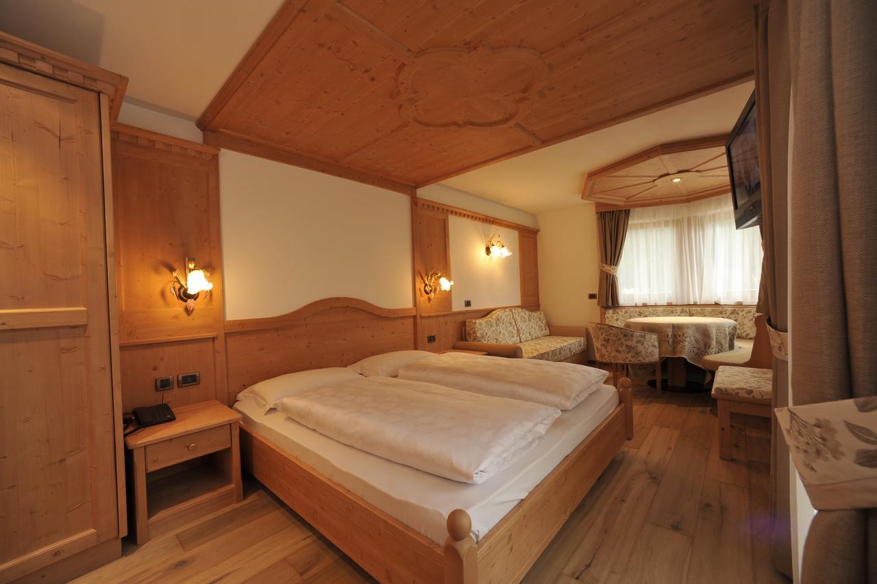 Hotel Muliac เซลวาดีวัลการ์เดนา ภายนอก รูปภาพ